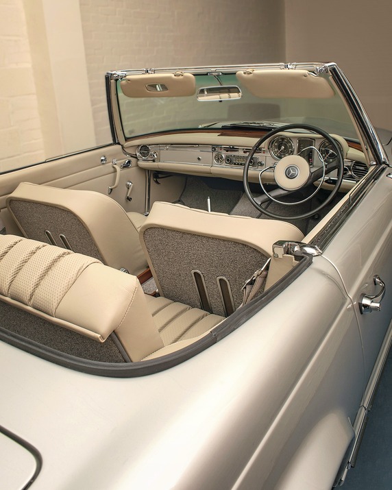 Mercedes 250 California Pagoda Image