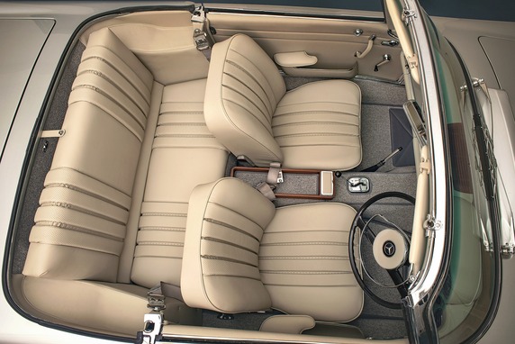 Mercedes 250 California Pagoda Image