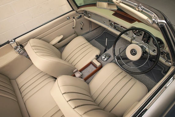 Mercedes 250 California Pagoda Image