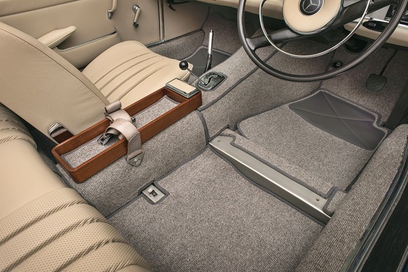 Mercedes 250 California Pagoda Image