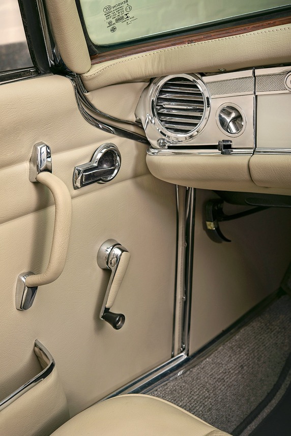 Mercedes 250 California Pagoda Image