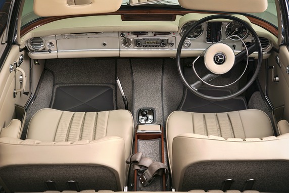 Mercedes 250 California Pagoda Image