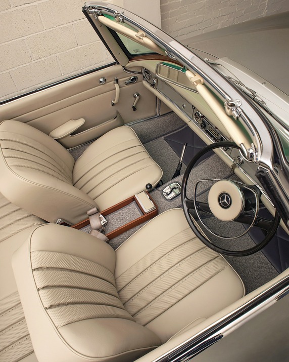 Mercedes 250 California Pagoda Image